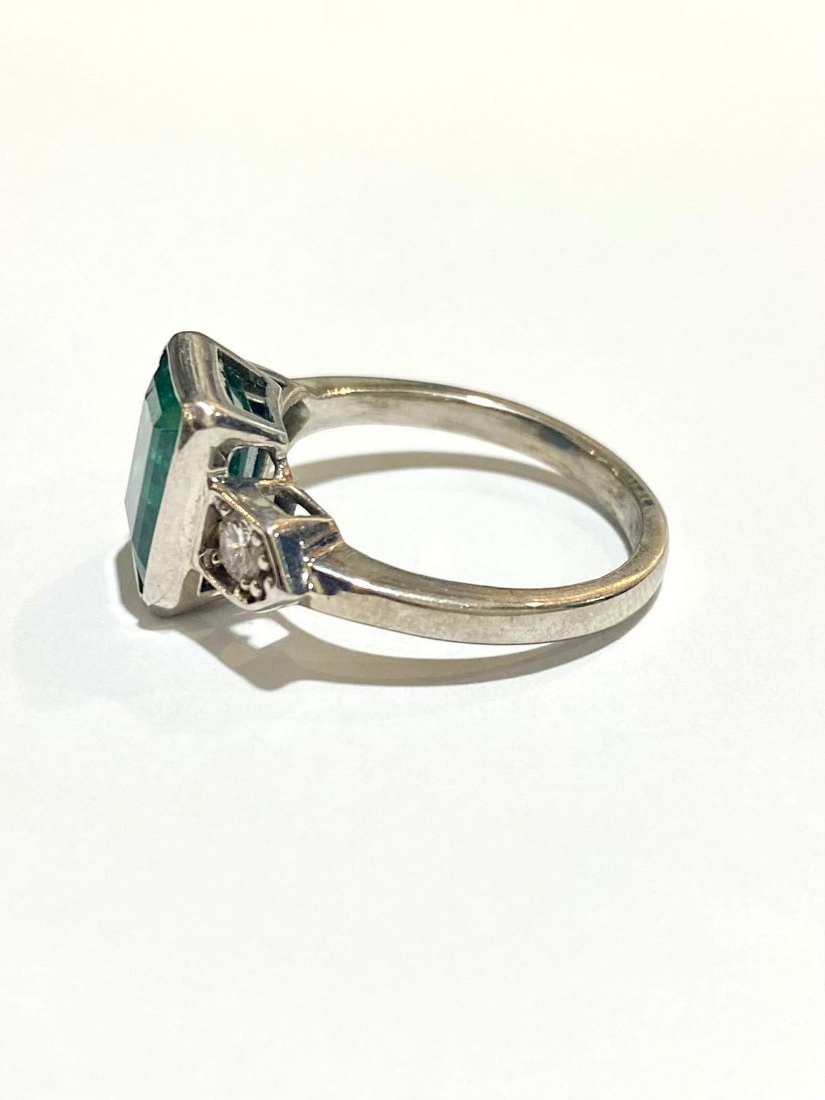 9ct White Gold and Diamond Ring