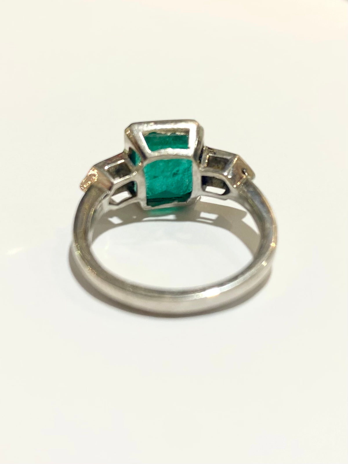 9ct White Gold and Diamond Ring