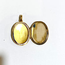 Antique 18ct Yellow Gold Engraved Locket