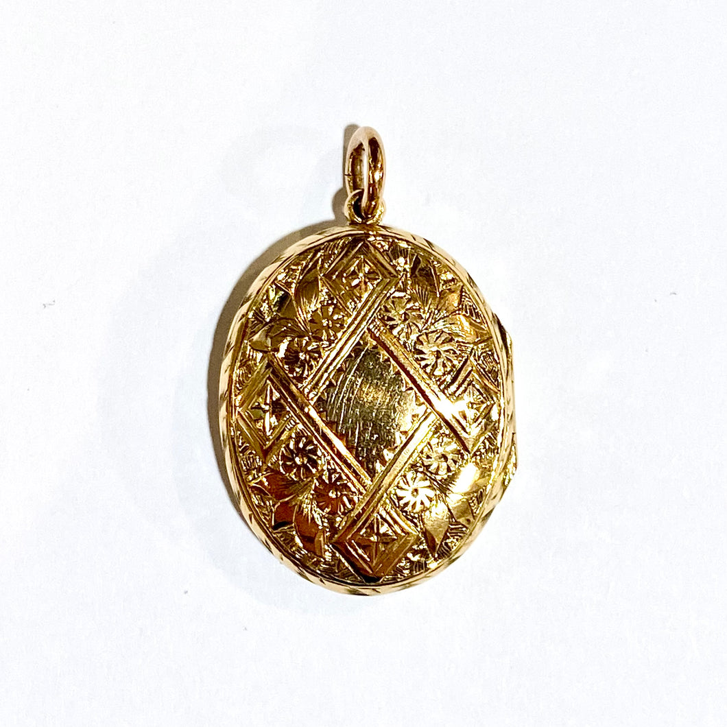 Antique 18ct Yellow Gold Engraved Locket