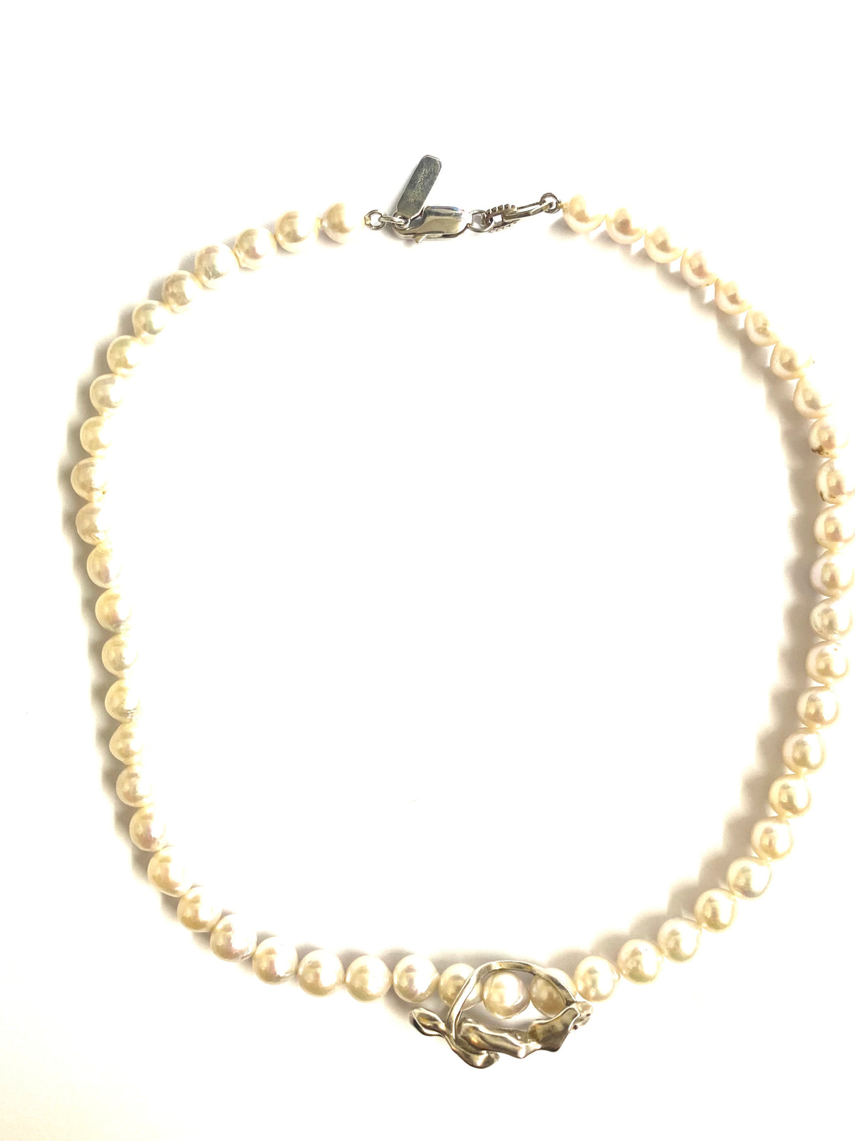 9 mm round white freshwater pool necklace set with stealing silver clasp and pendant