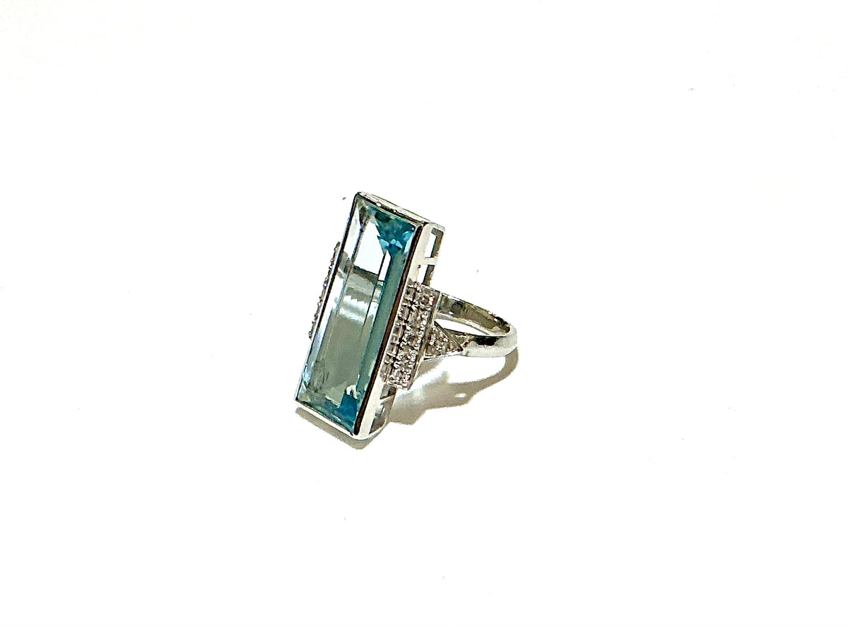 18ct White Gold, Diamond and Aquamarine Ring