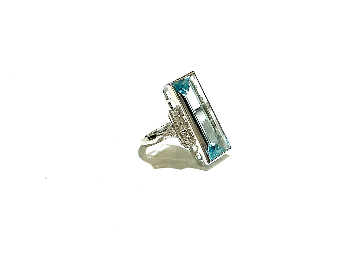 18ct White Gold, Diamond and Aquamarine Ring