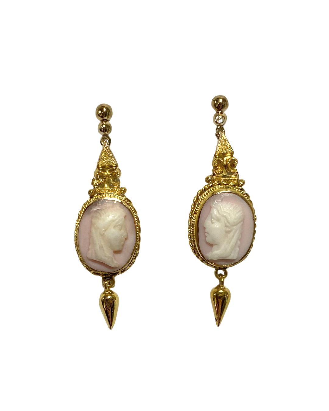 Queen Conch Shell Cameo in 9ct gold Stud Earrings