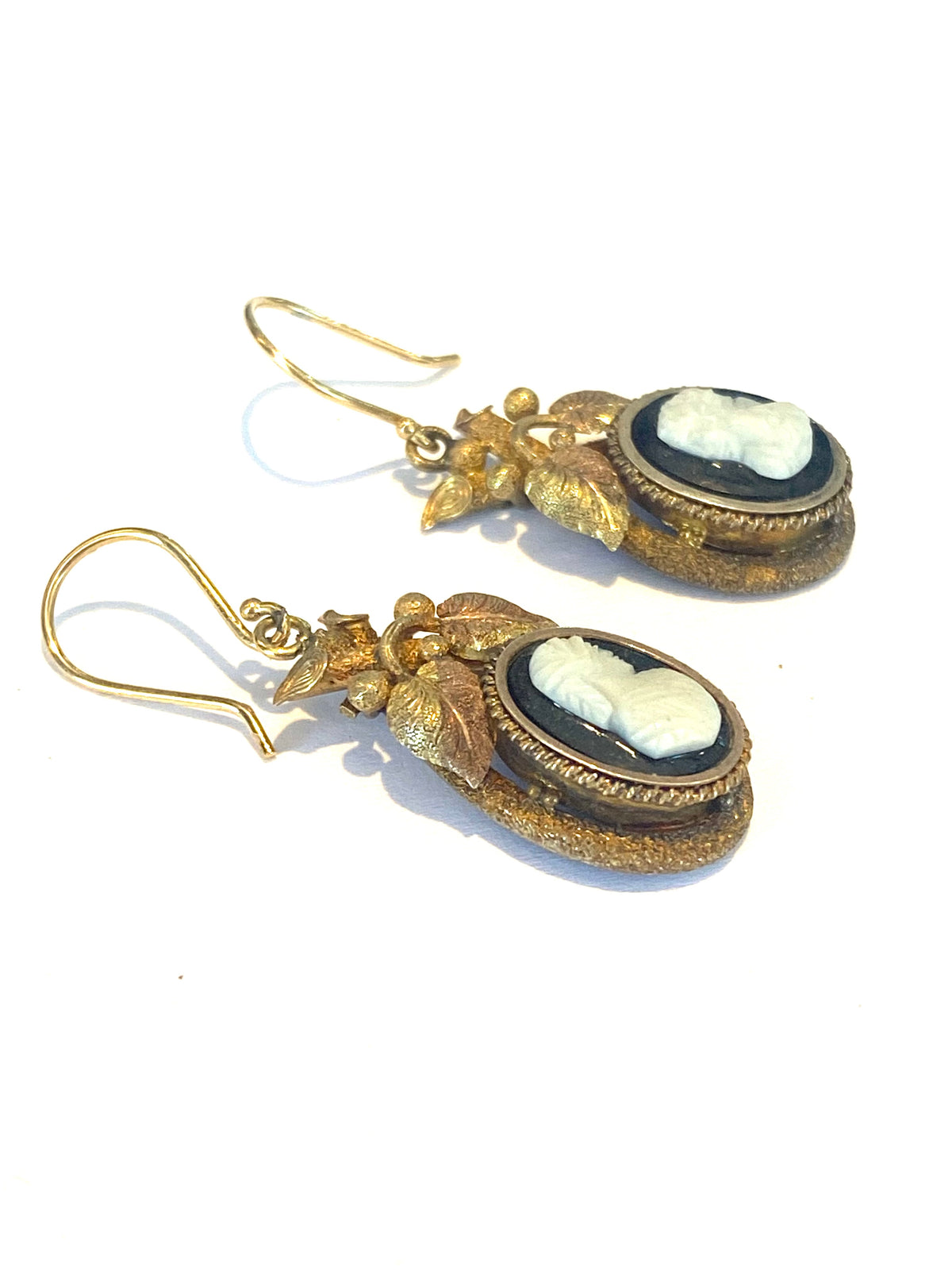 14ct Gold Antique Black and White Hardstone Cameo Set
