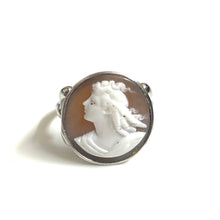 9ct White Gold Round Conch Shell Cameo Dress Ring