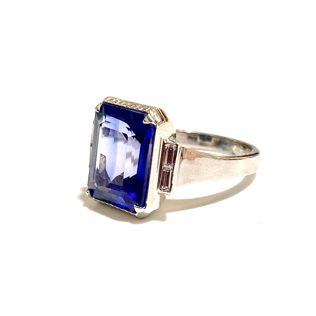 18ct White Gold 9.26ctw  Sapphire and Diamond Ring