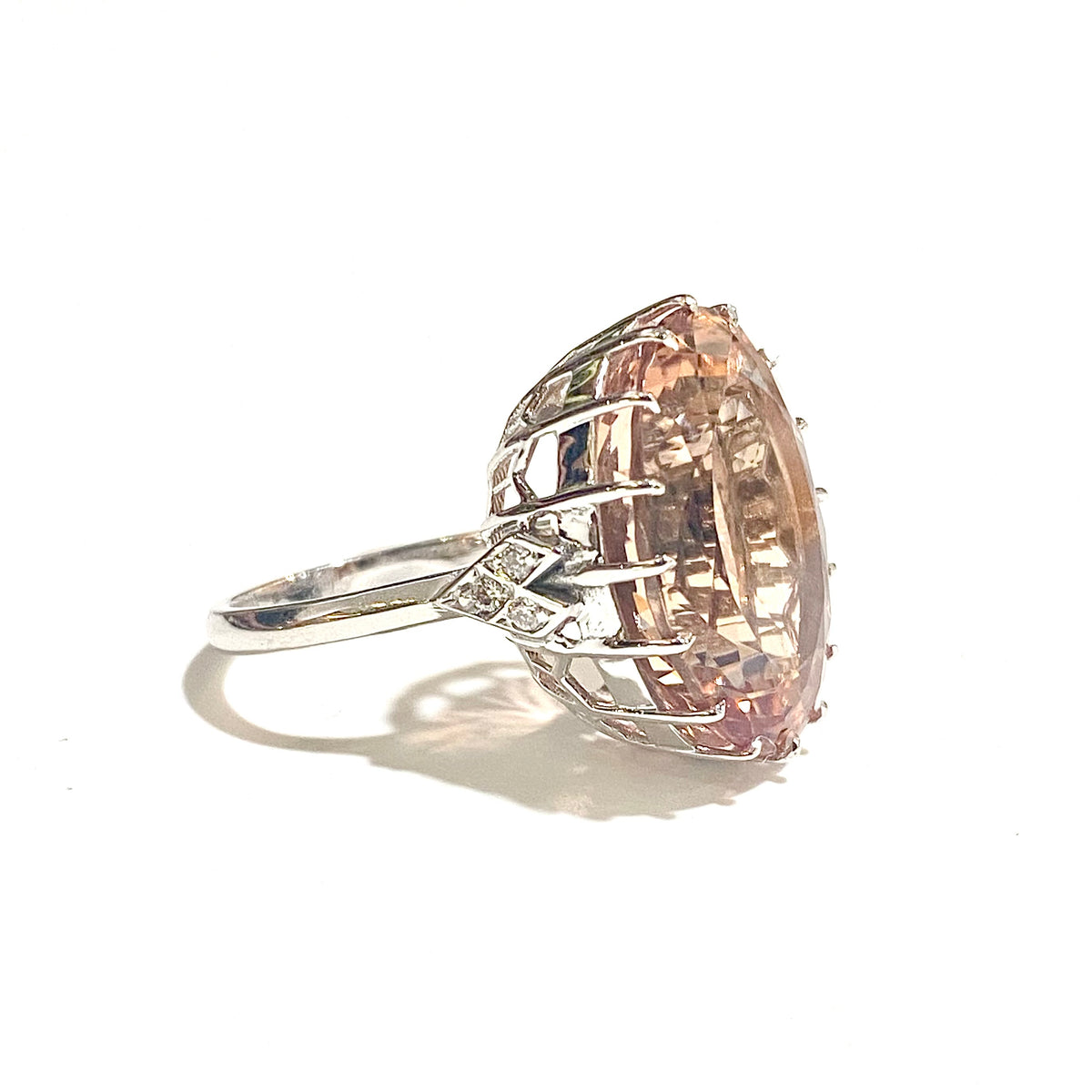 18ct White Gold Morganite and Diamond Ring