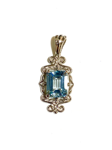 9ct White Gold Aquamarine Pendant