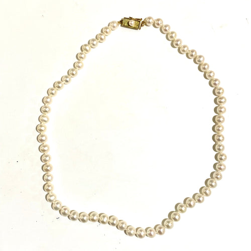 Cultured Pearl Necklace with 9ct Gold Clasp