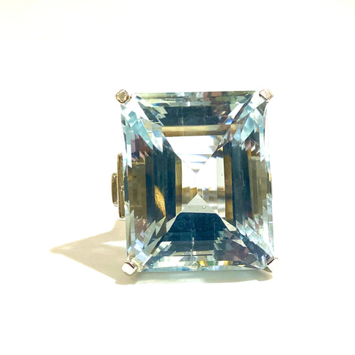 18ct White Gold 70.57ct Aquamarine and Diamond Ring