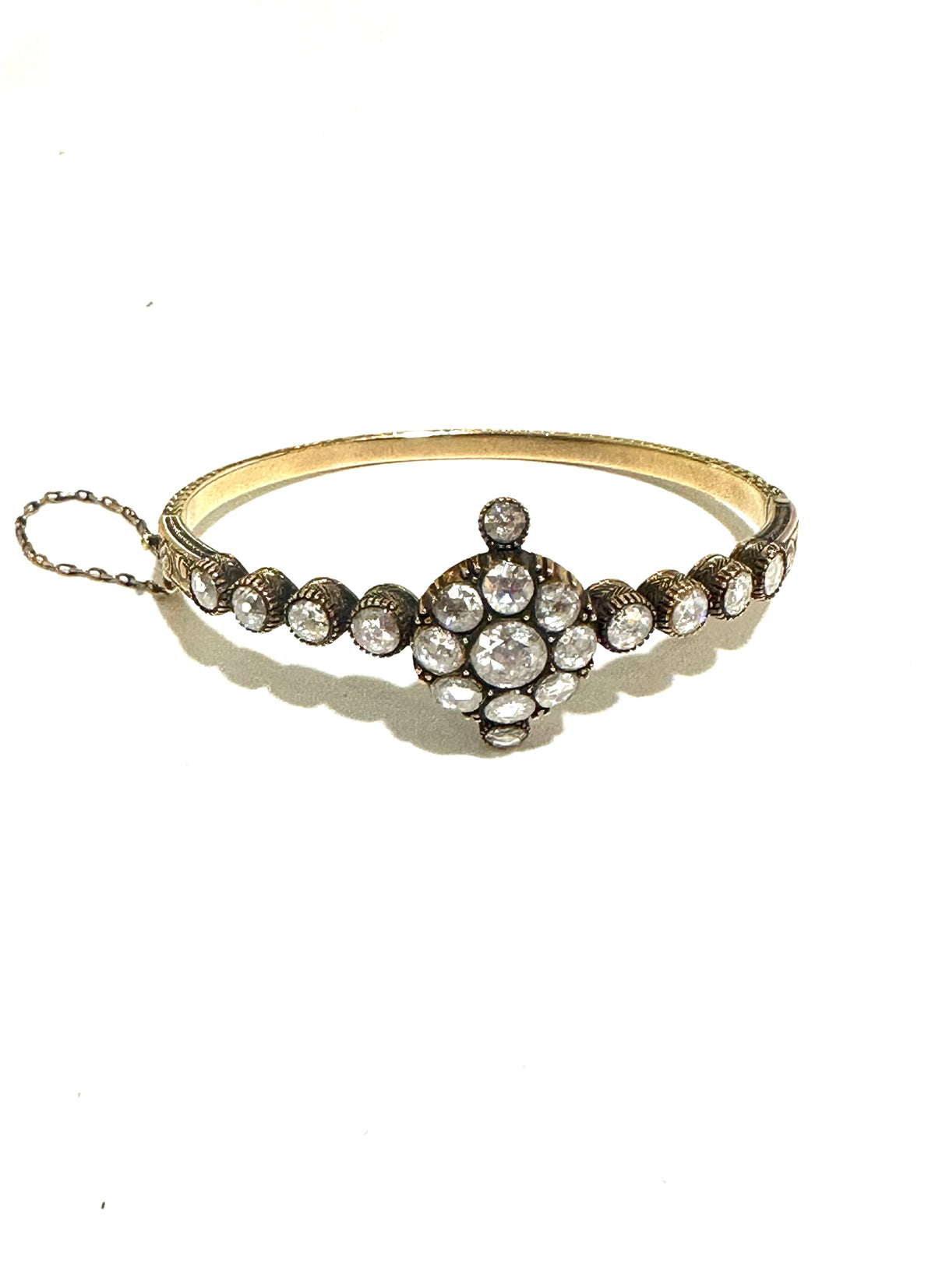 18ct Gold Hinged Bangle