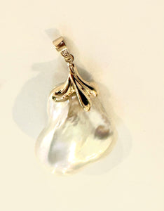 3 Pronged Baroque Pearl Gold Pendant