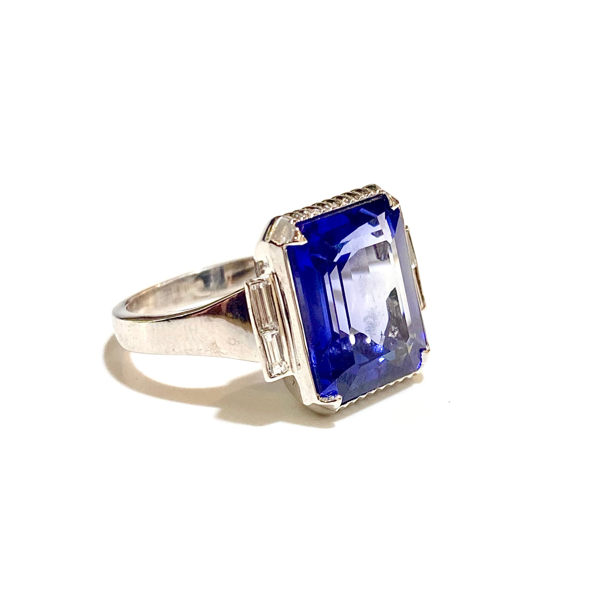 18ct White Gold 9.26ctw  Sapphire and Diamond Ring