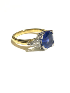 18ct Yellow Gold 1ct Trillion Cut Diamonds and 2.5ct Sapphire Ring