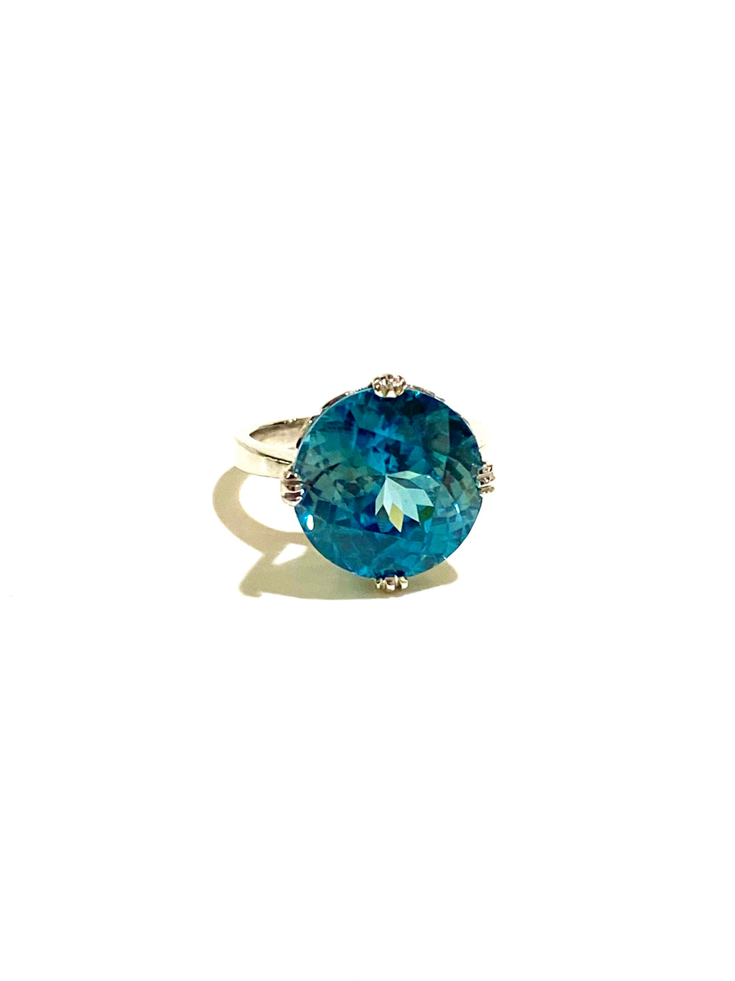 18ct White Gold Blue Zircon Ring