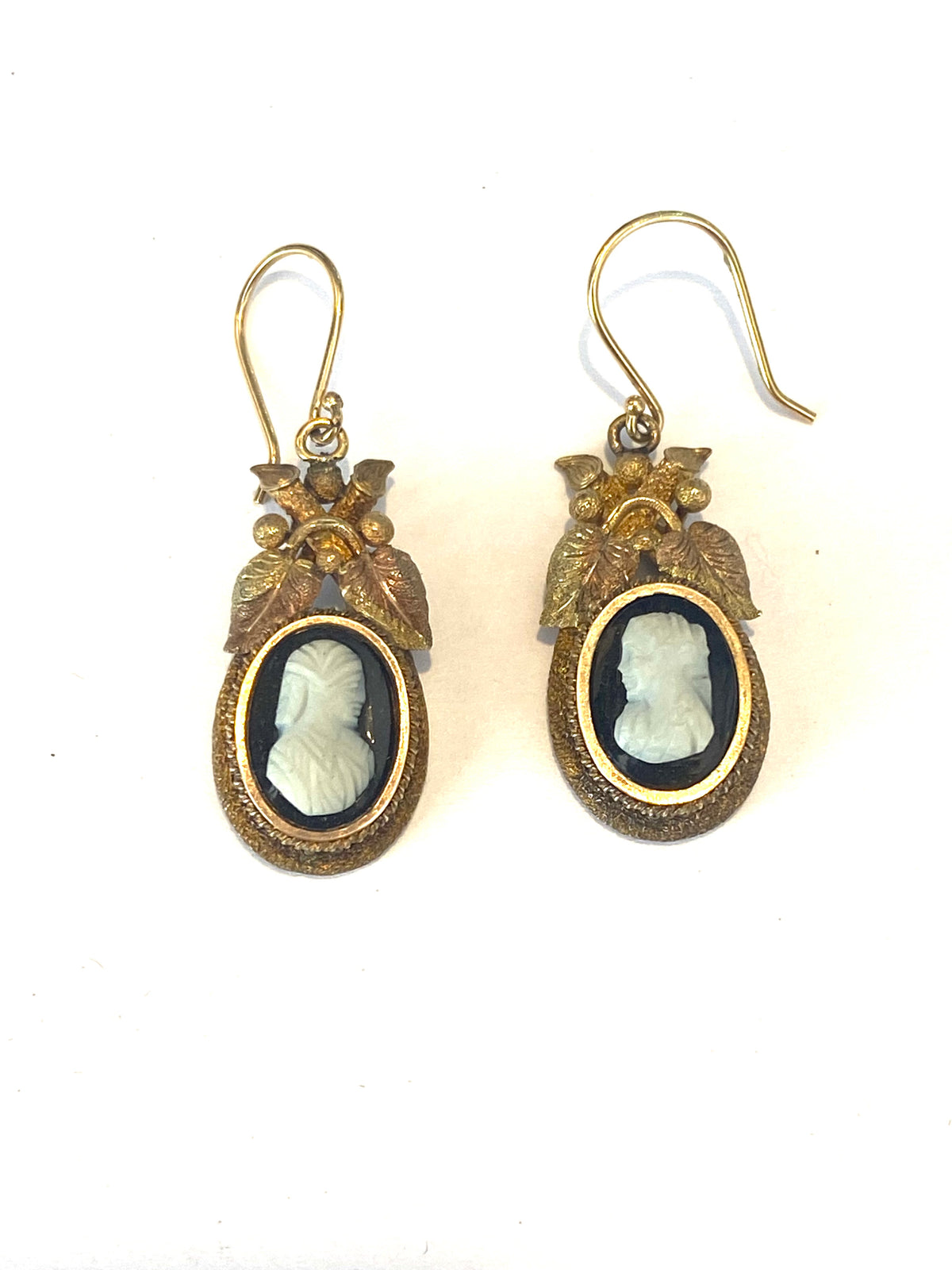 14ct Gold Antique Black and White Hardstone Cameo Set