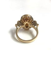 9ct Gold Cameo Ring with Gold Ovals Detailing