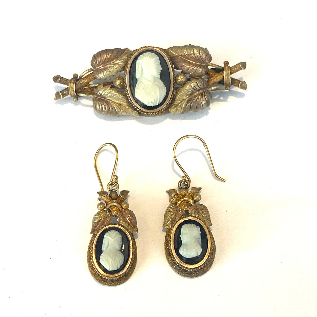 14ct Gold Antique Black and White Hardstone Cameo Set