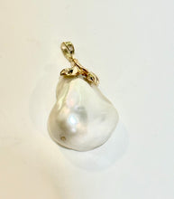 3 Pronged Baroque Pearl Gold Pendant