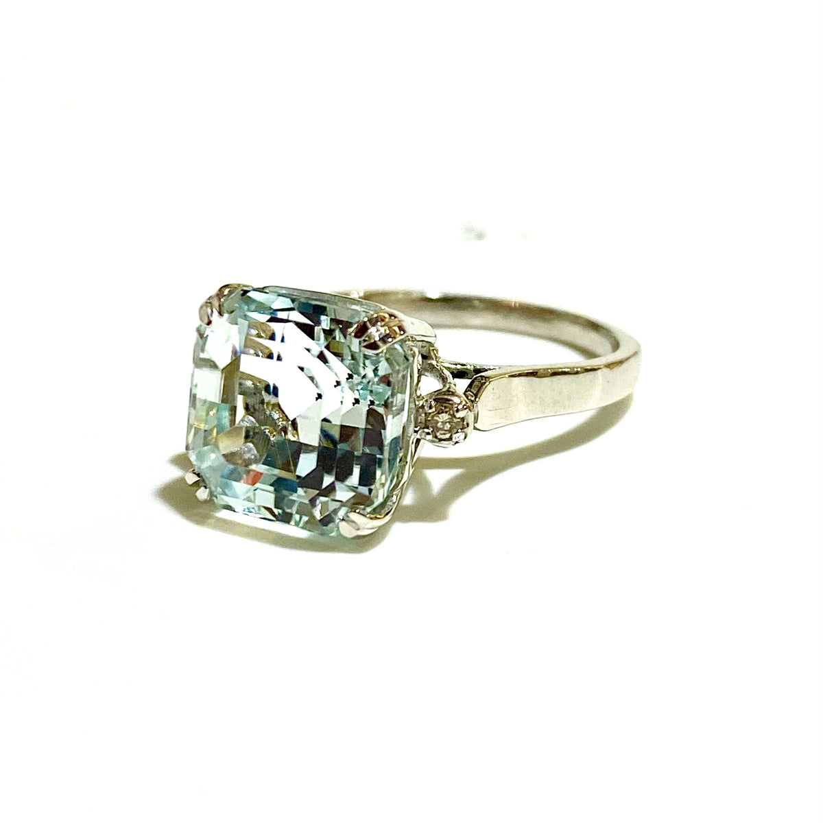 9ct White Gold 6.4ctw Aquamarine and Diamond Ring