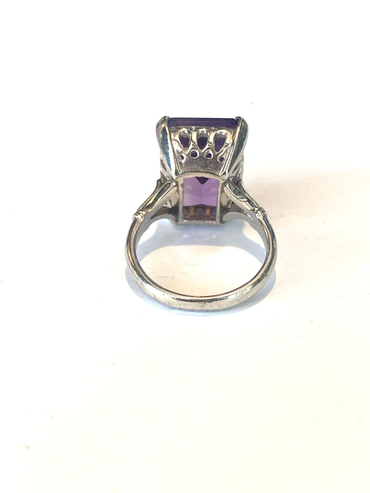 9ct White Gold Rectangular Amethyst Ring