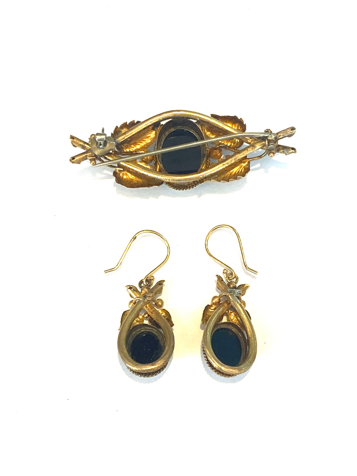 14ct Gold Antique Black and White Hardstone Cameo Set
