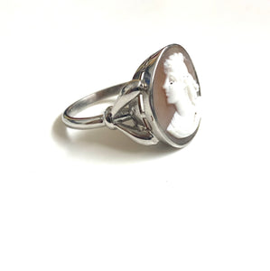 9ct White Gold Round Conch Shell Cameo Dress Ring