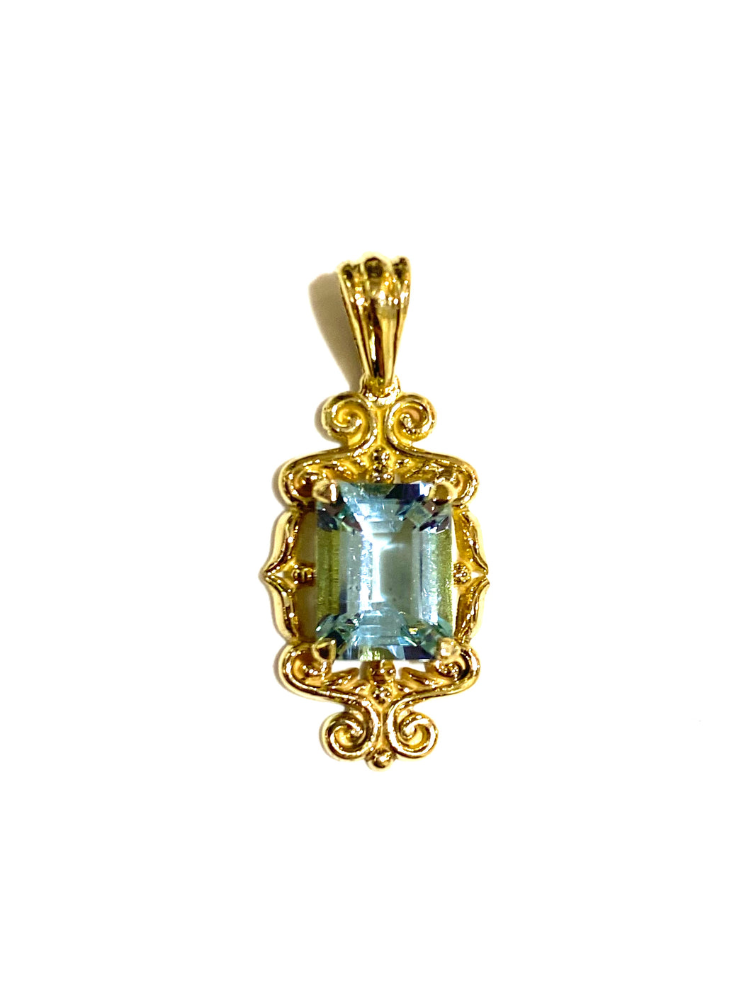 9ct Yellow Gold Aquamarine Pendant