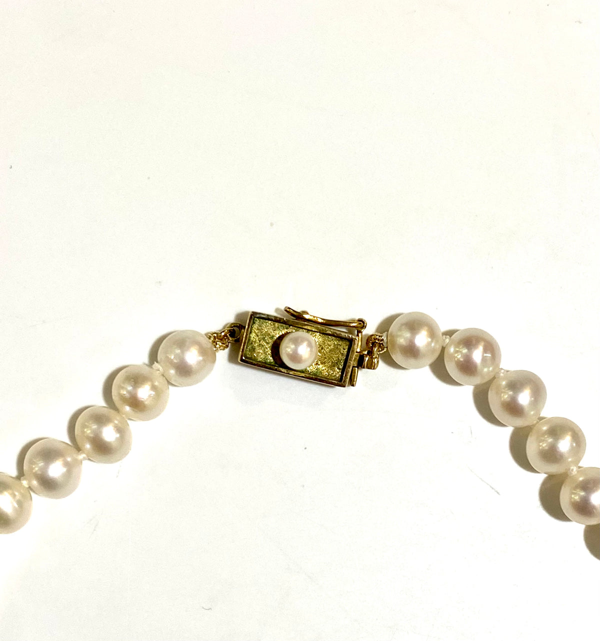 Cultured Pearl Necklace with 9ct Gold Clasp