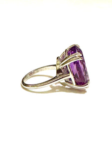 White 9ct Gold Double Claw Set Faceted Amethyst Ring