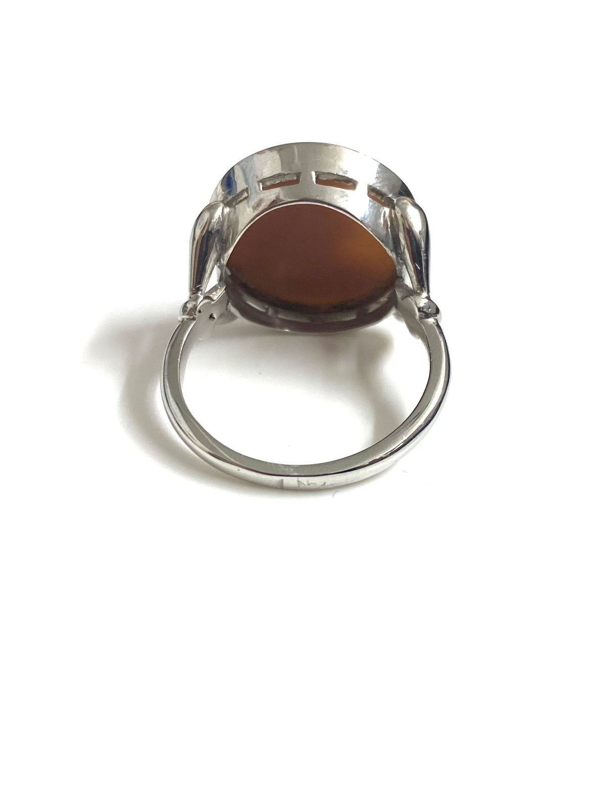 9ct White Gold Round Conch Shell Cameo Dress Ring
