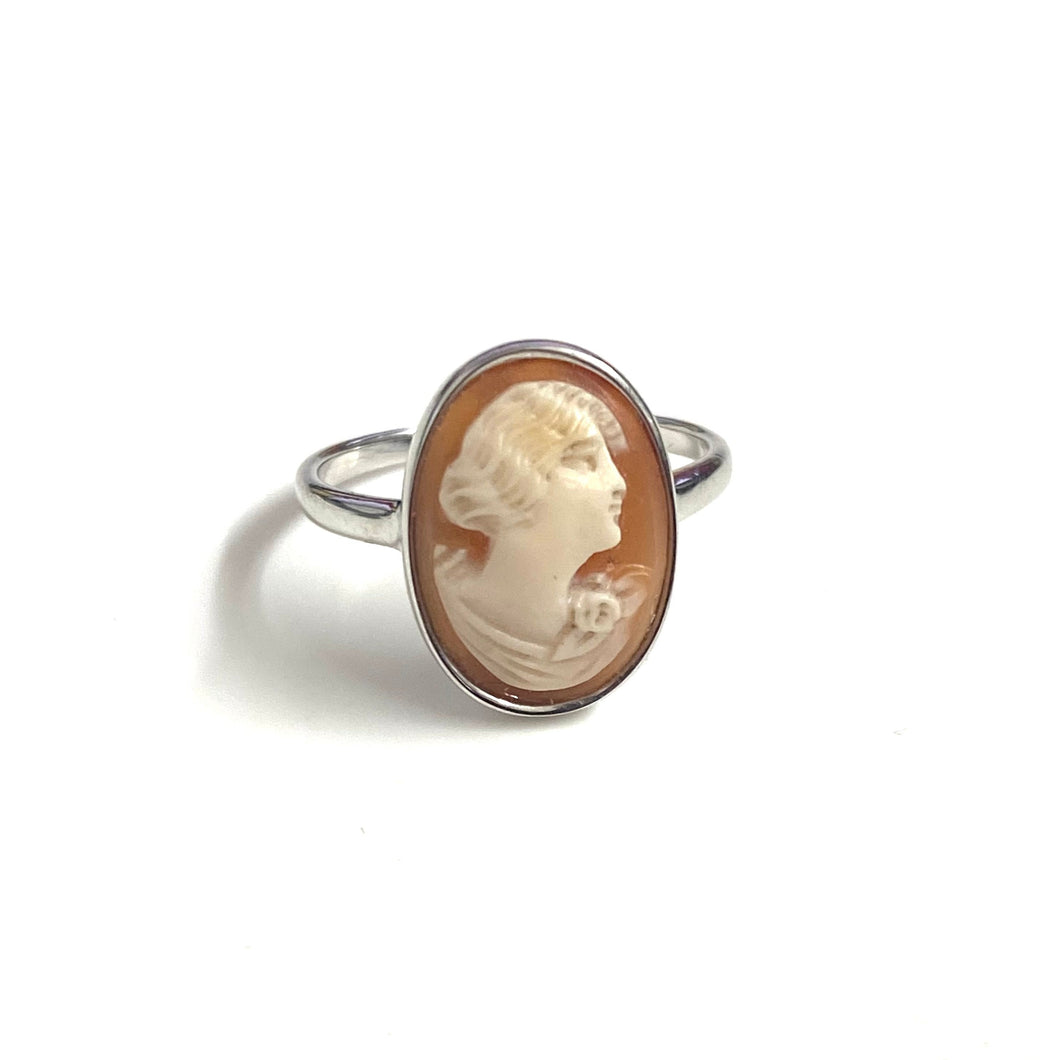 9ct White Gold Conch Shell Cameo Pre-Raphaelite Ring