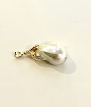 3 Pronged Baroque Pearl Gold Pendant