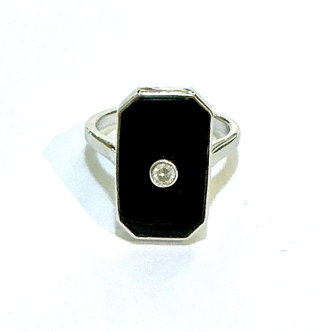 9ct White Gold Onyx and Diamond Ring