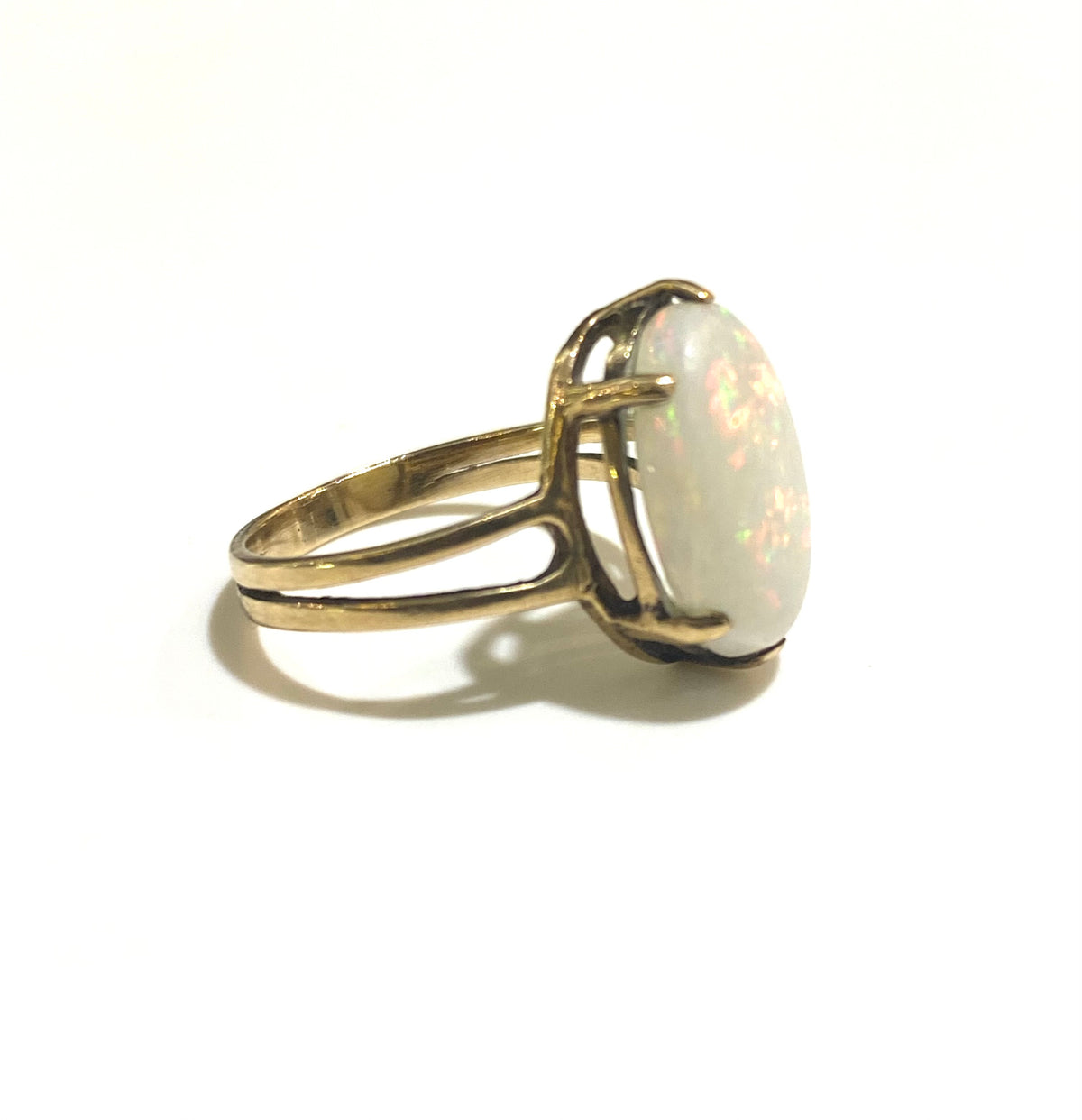 9ct Gold Oval Opal Ring