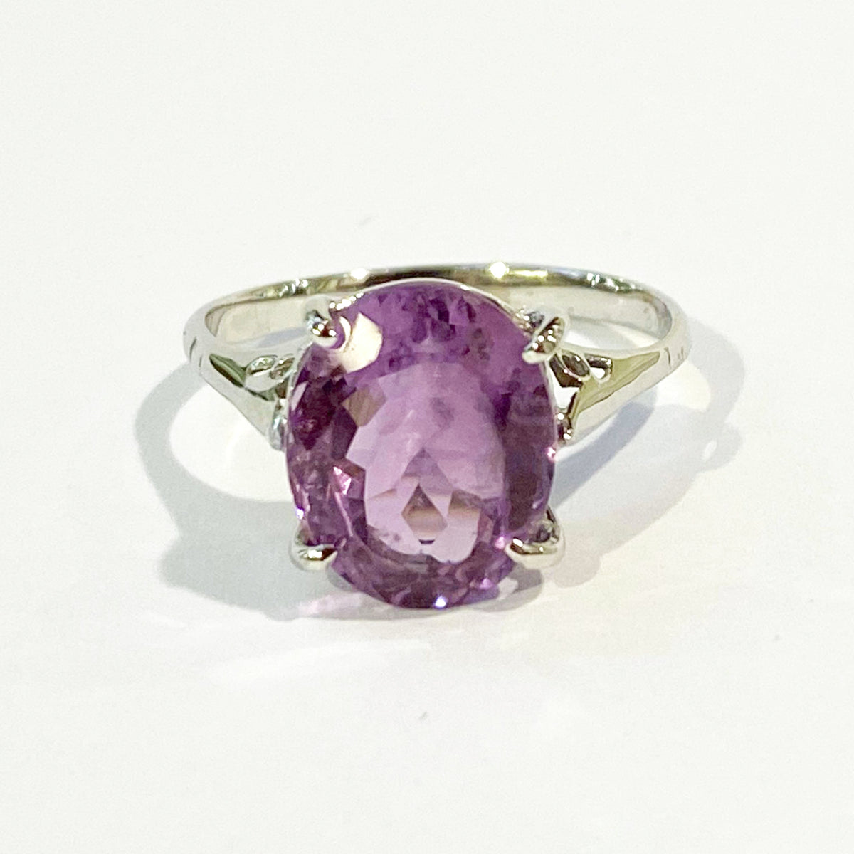 9ct White Gold Amethyst Ring