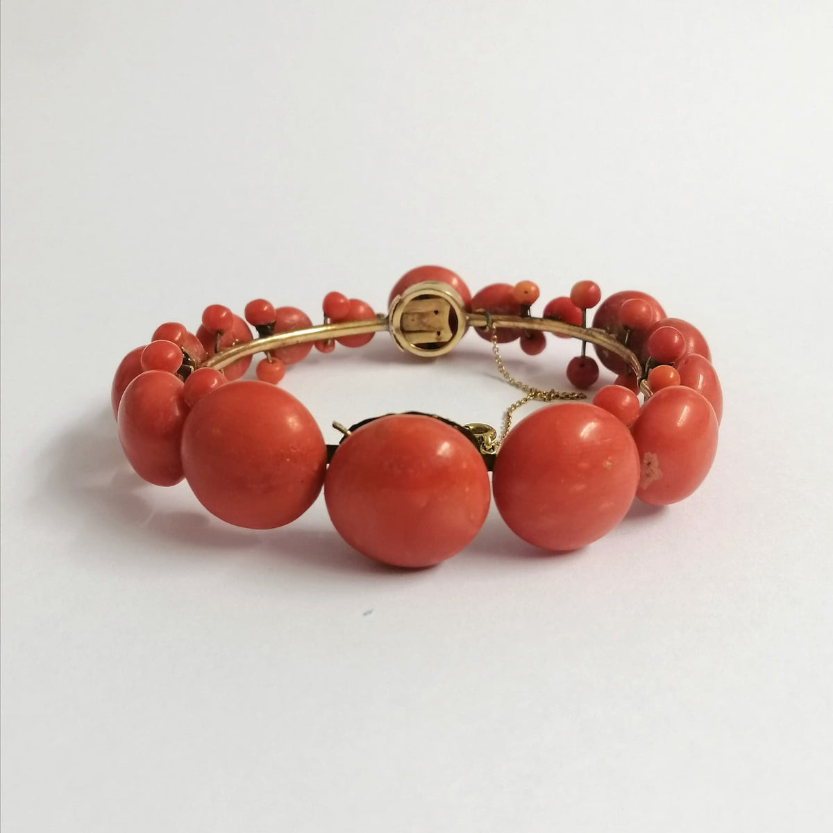 Antique 9ct Yellow Gold Momo Coral Bangle