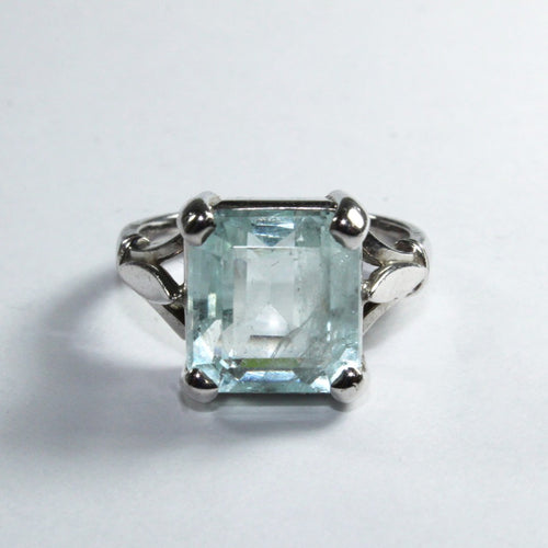 9ct White Gold Cushion Cut Aquamarine Dress Ring