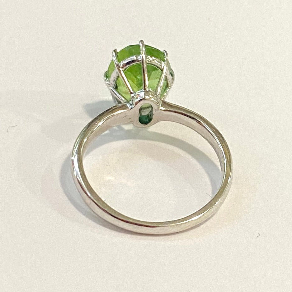 9ct White Gold 5ct Peridot