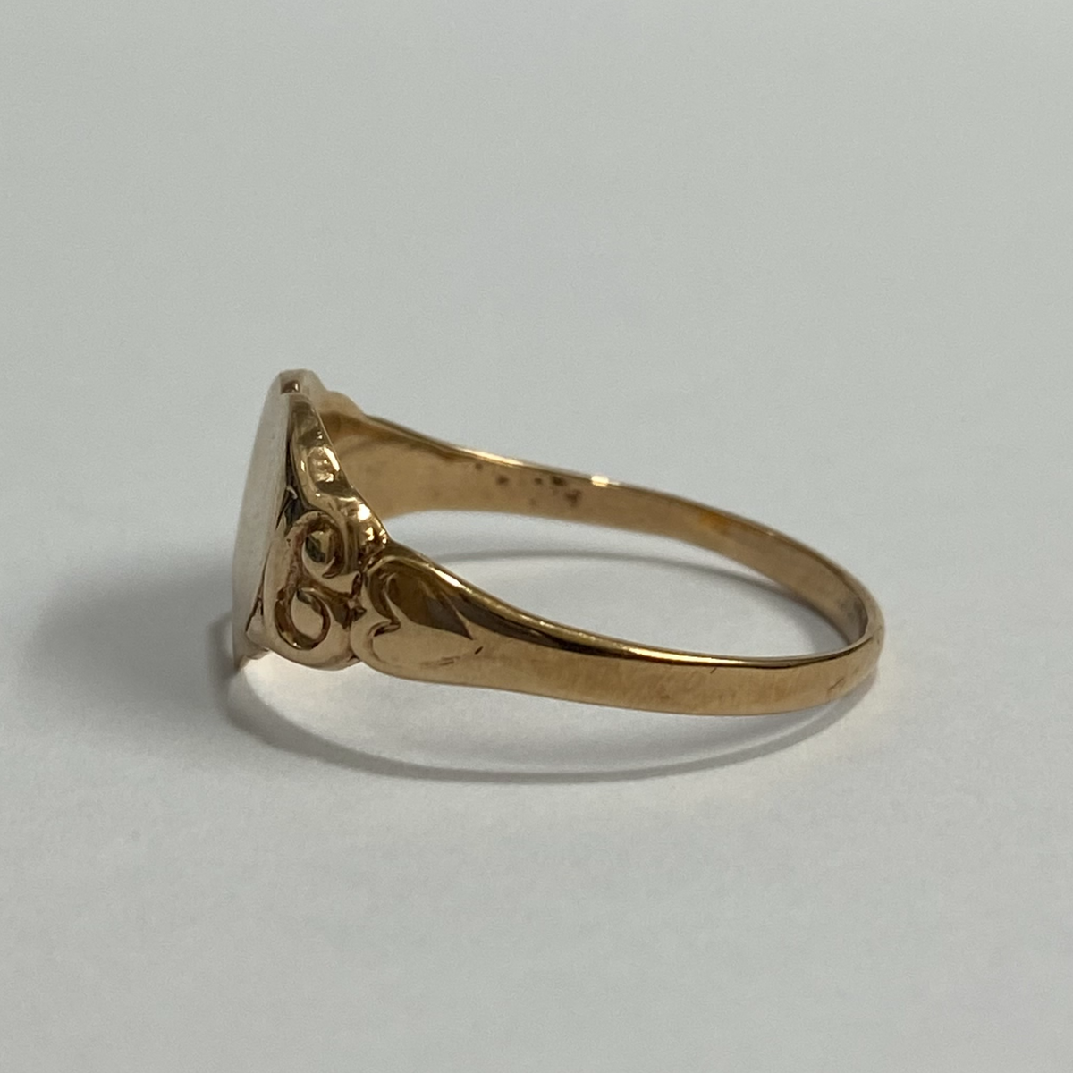 9ct Yellow Gold Heart Signet Ring