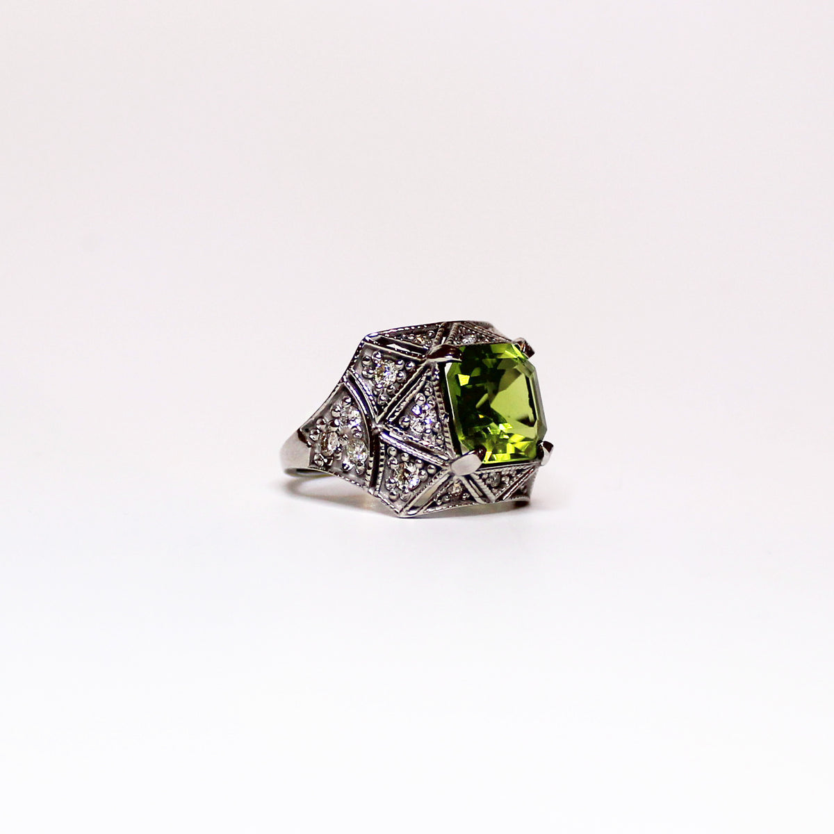 9ct White Gold 3.65ctw Peridot and Diamond Ring