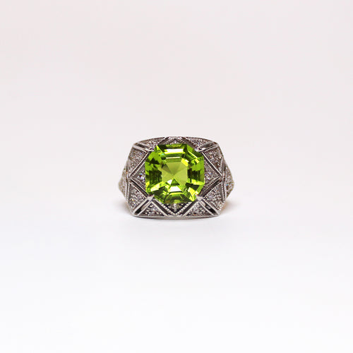 9ct White Gold 4.05ctw Peridot and Diamond Ring