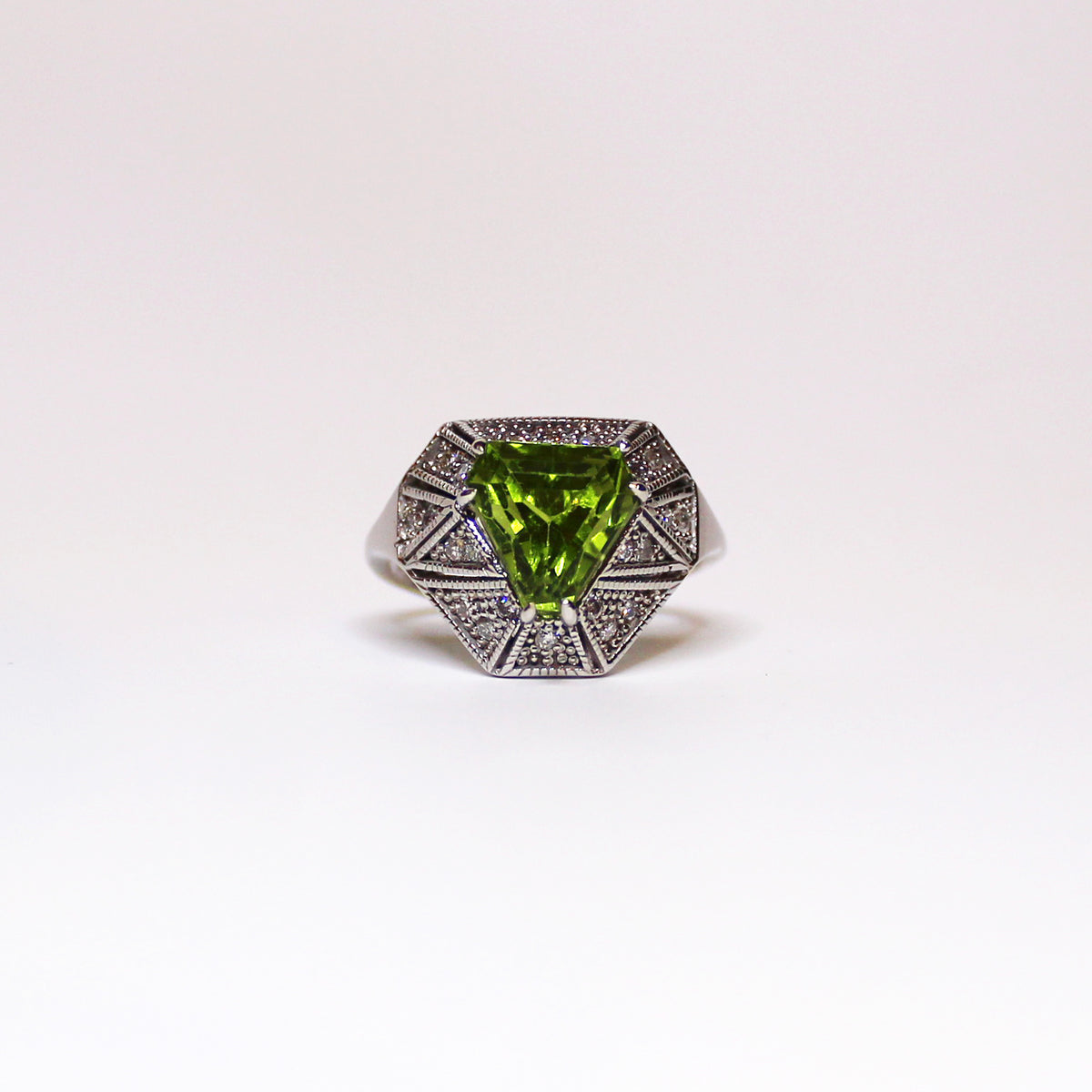 9ct White Gold 3.95ctw Peridot and Diamond Ring