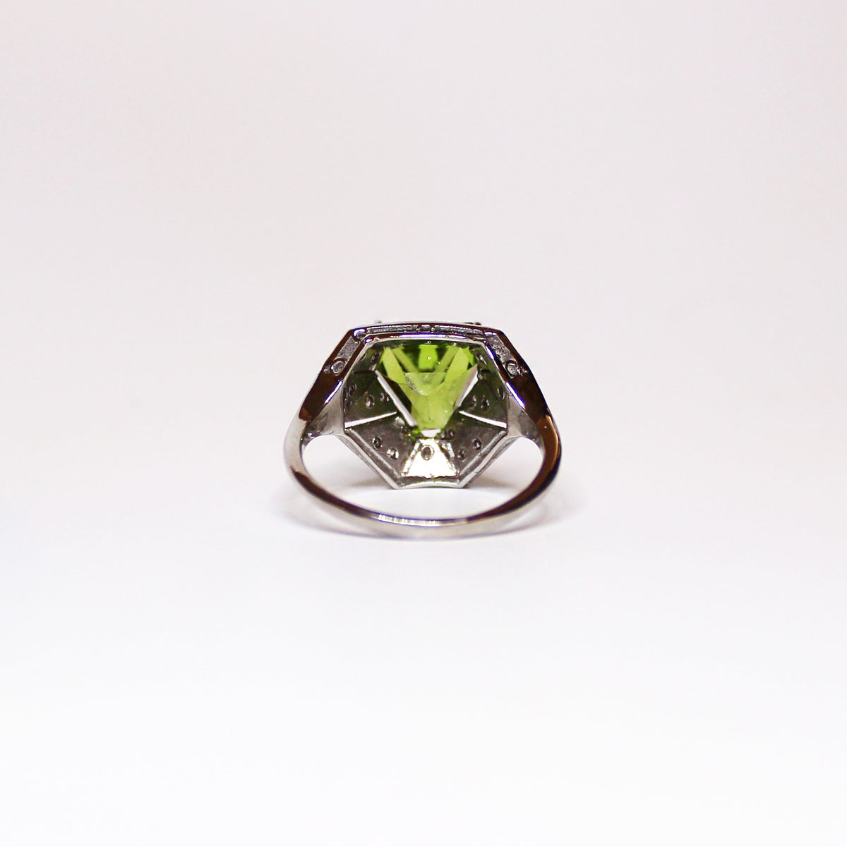 9ct White Gold 3.95ctw Peridot and Diamond Ring
