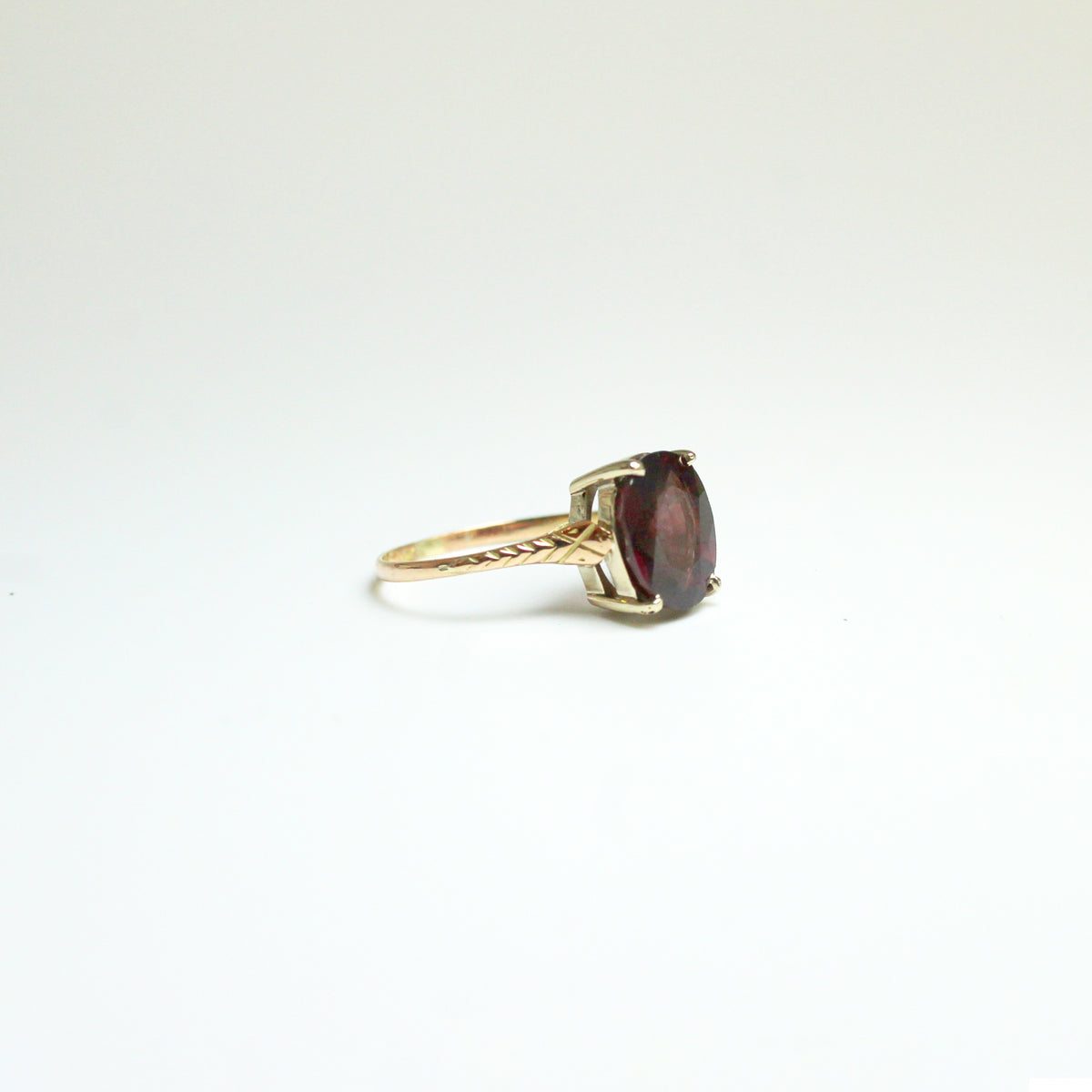 9ct Rose Gold 2.0ct Garnet Ring