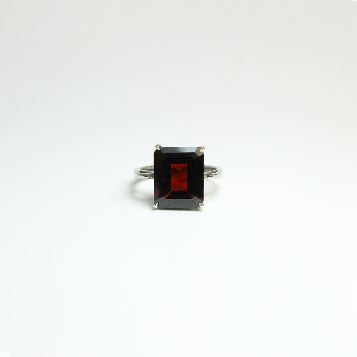 9ct White Gold 4.0ct Baguette Garnet Dress Ring