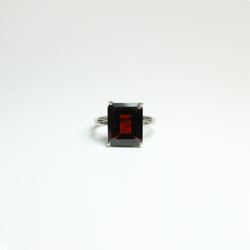 9ct White Gold 4.0ct Baguette Garnet Dress Ring