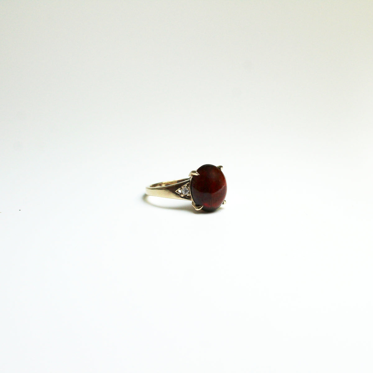 9ct Yellow Gold 2.50ct Cabochon Garnet and Diamond Ring