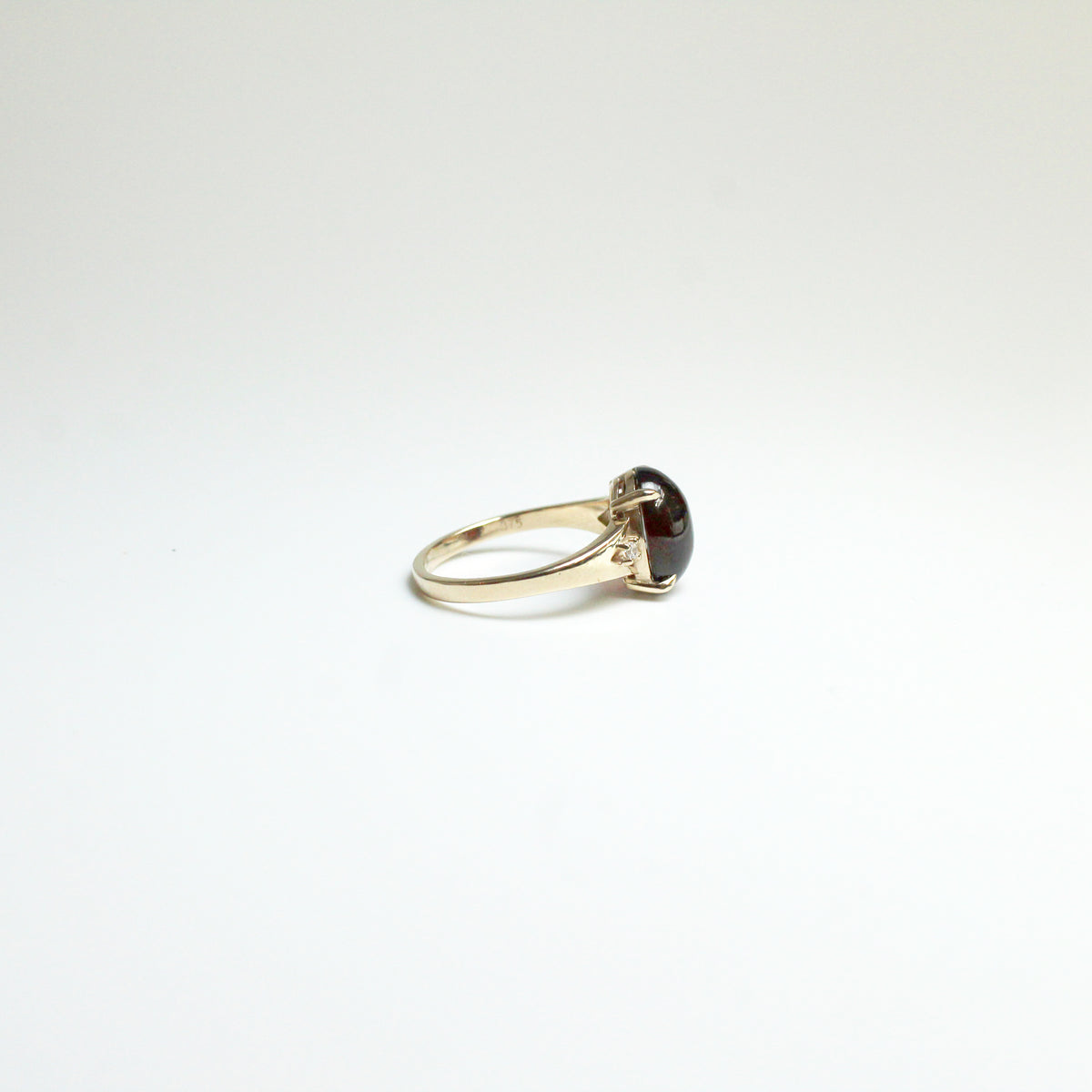 9ct Yellow Gold 2.50ct Cabochon Garnet and Diamond Ring